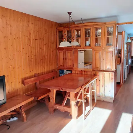 Con Maravillosas Vistas Al Lado De La Estación