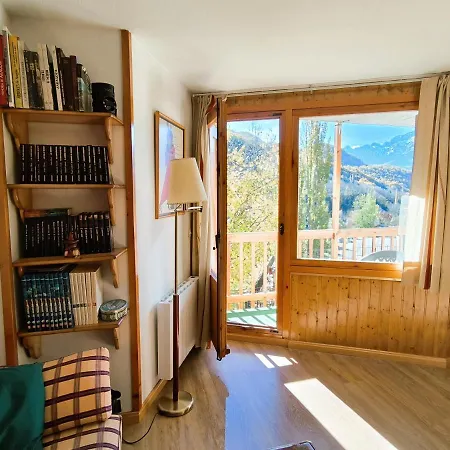 Con Maravillosas Vistas Al Lado De La Estación *