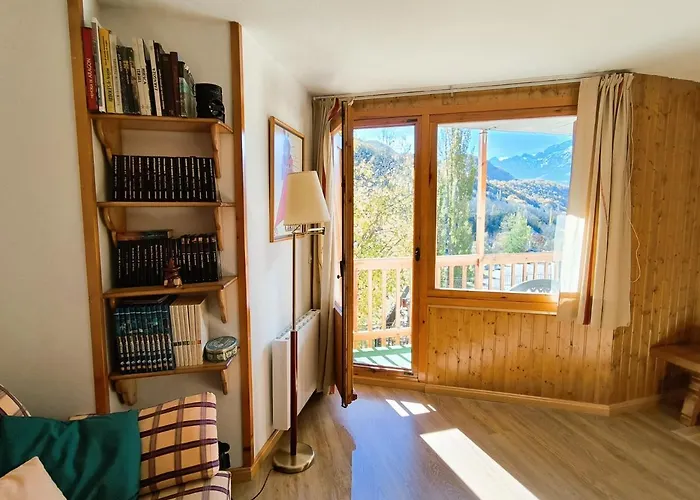 Con Maravillosas Vistas Al Lado De La Estación *